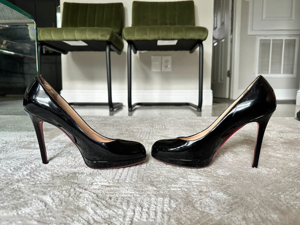 Christian Louboutin New Simple Pump Black Patent Leather Heels EU 36.5